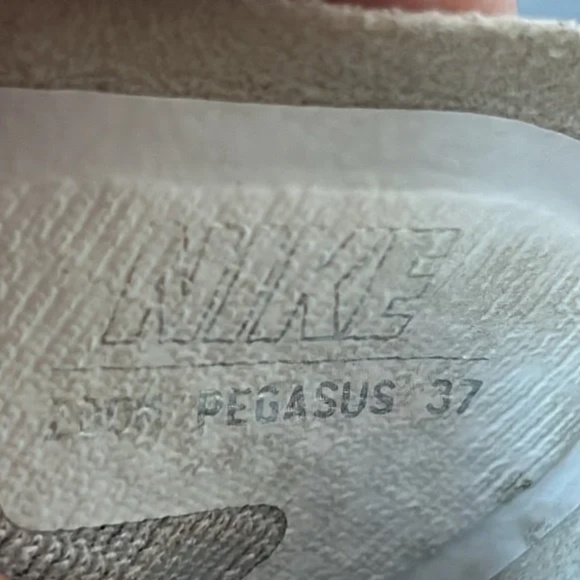 Nike Air Zoom Pegasus 37 Road Running Shoes Silver & Gray Women's Size 8.5 - Picture 12 of 13